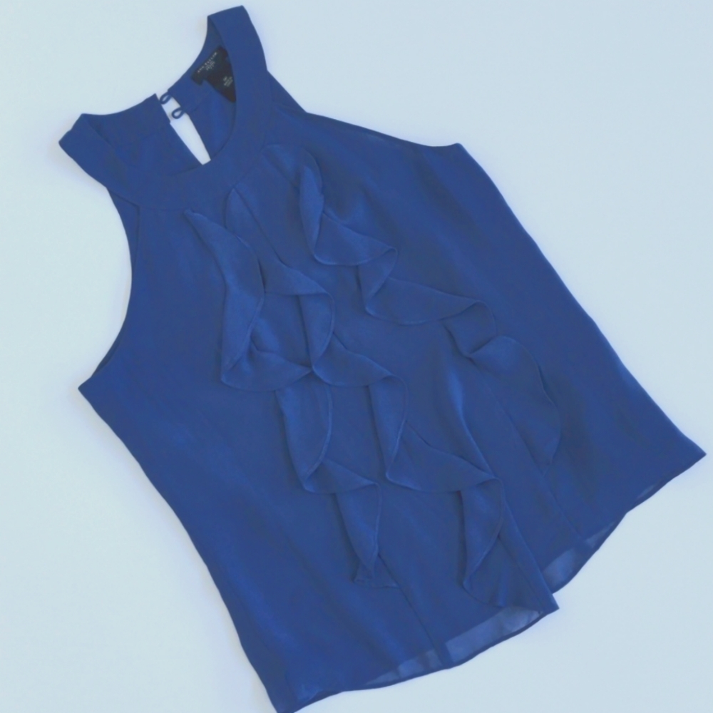 2/$11 or 3/$15 ♦️ Sleeveless Ruffle Blouse - Size 0